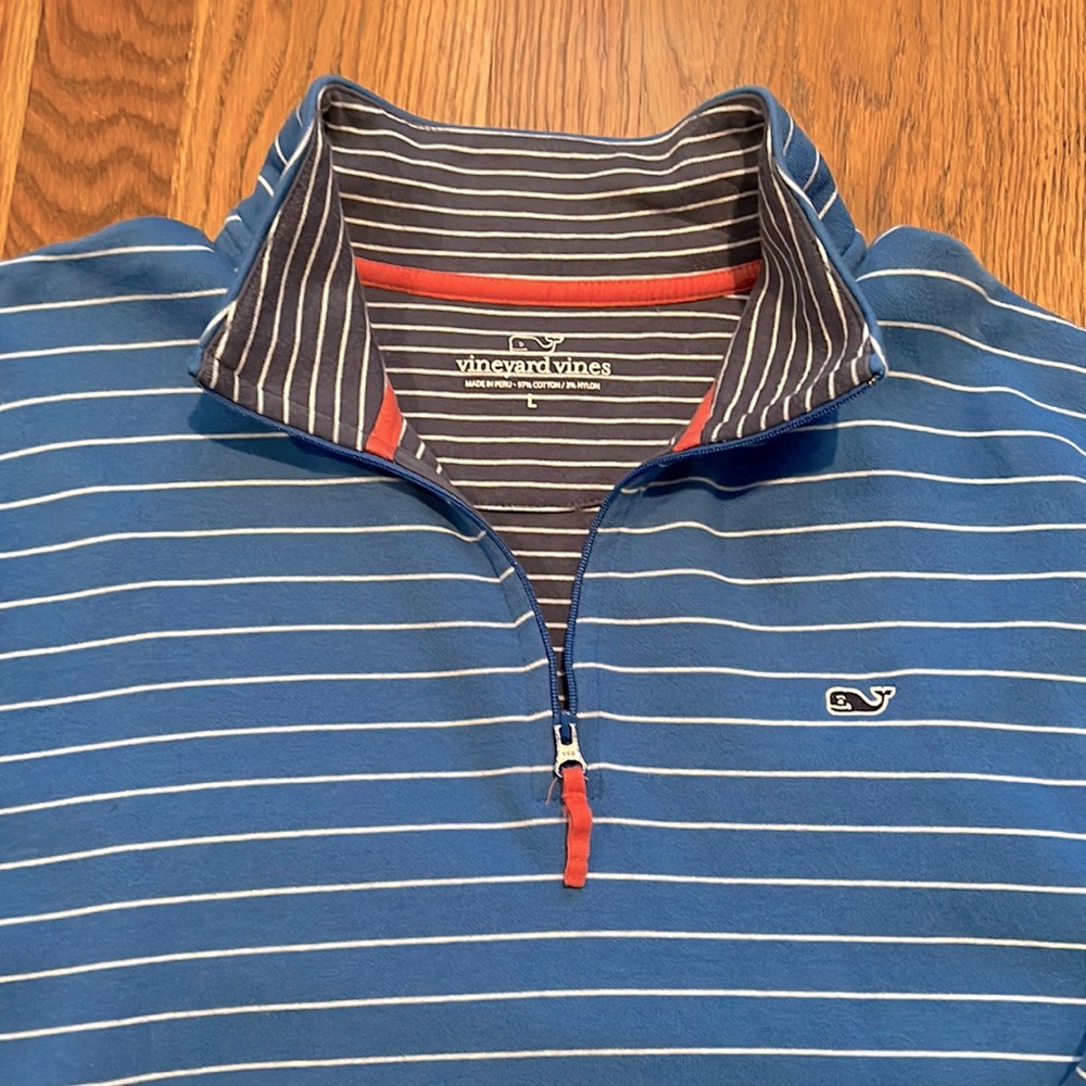 Mens Vineyard vines, size large quarter zip up.